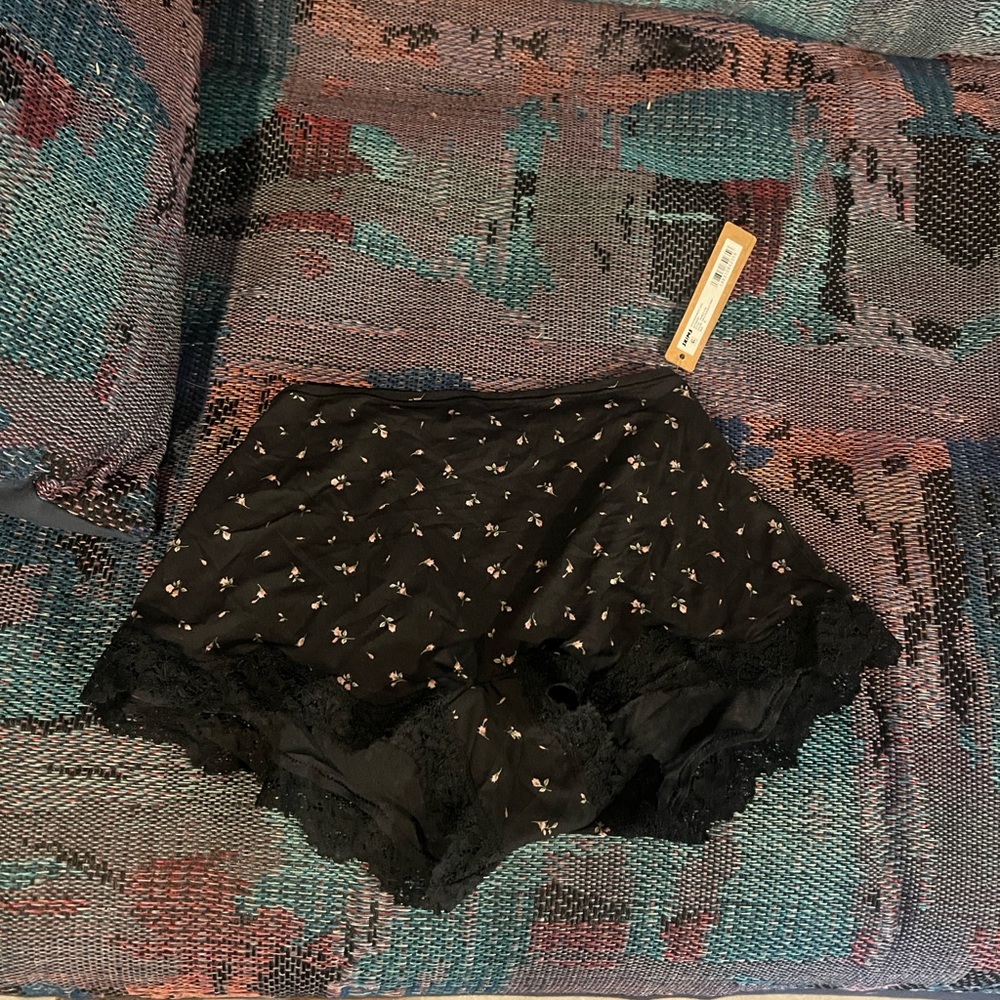 SKIMS Fits Everybody Lace Boyshort